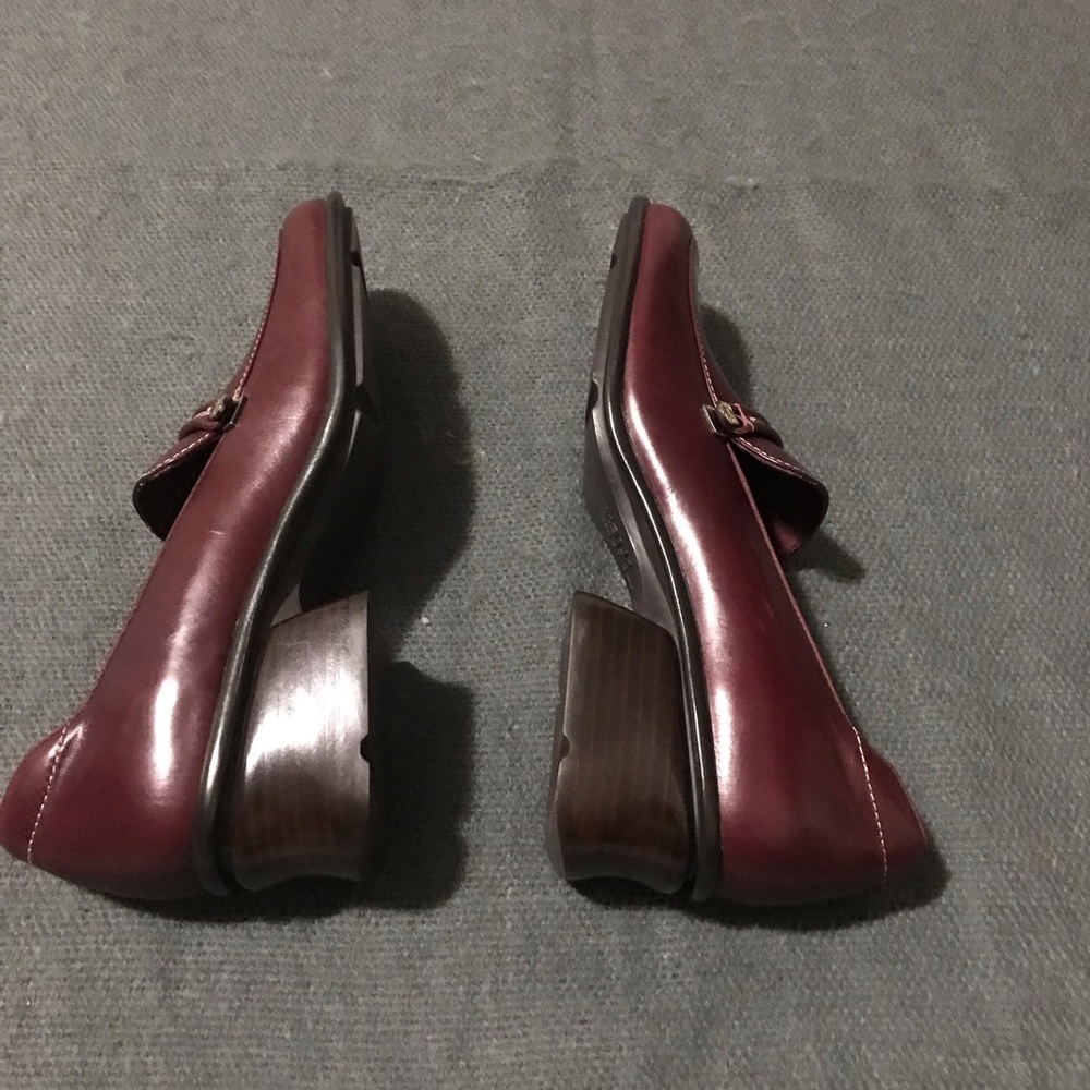 NWOT- ANN KLEIN MAROON RED SLIP ON SIZE 7.5 - Picture 2 of 5